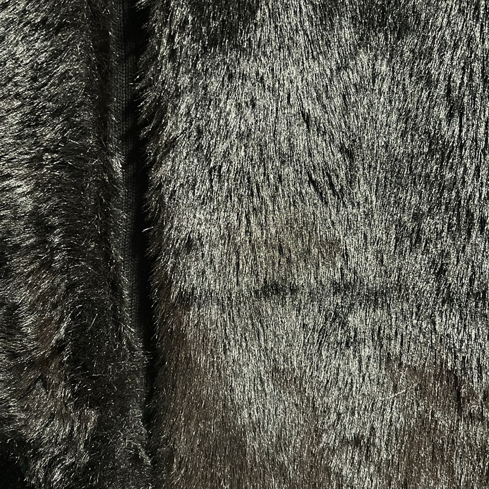 Women’s faux fur sweater vest - Picture 2 of 3